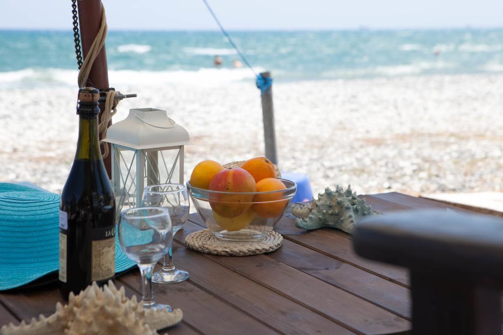 Aquarian Beachfront Apartment 拉纳卡 外观 照片