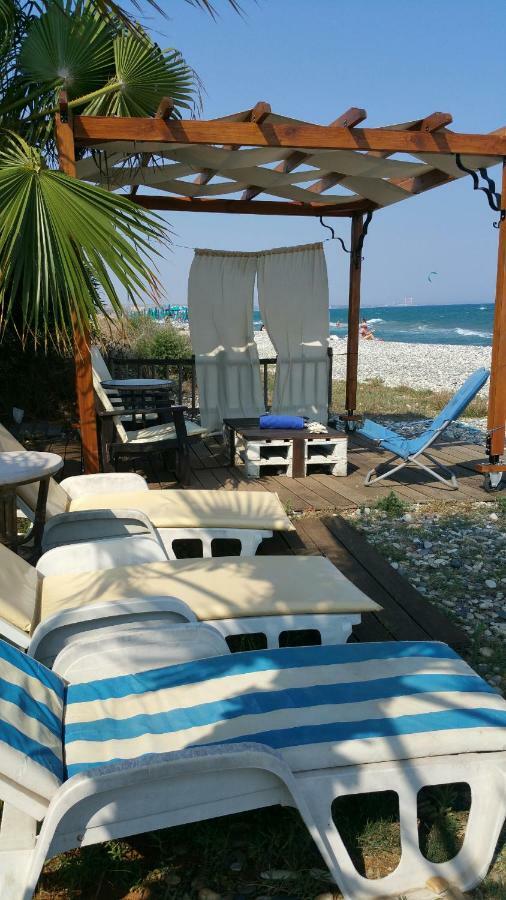 Aquarian Beachfront Apartment 拉纳卡 外观 照片